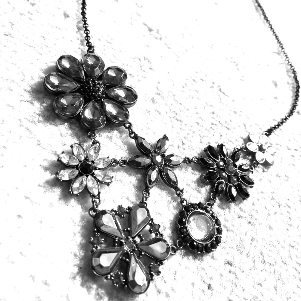 Flower Jeweled Necklace